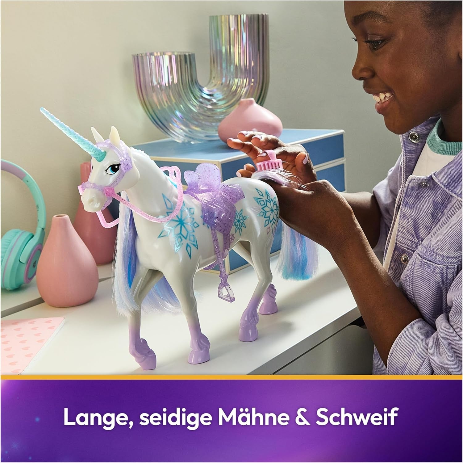Unicorn Academy Unicorn Glacier – 28 cm groß, Laylas Original-Netflix-Einhorn mit echter Mähne und Schweif, abnehmbarem Zaumzeug, Sattel und Bürste, für Kinder ab 4 Jahren