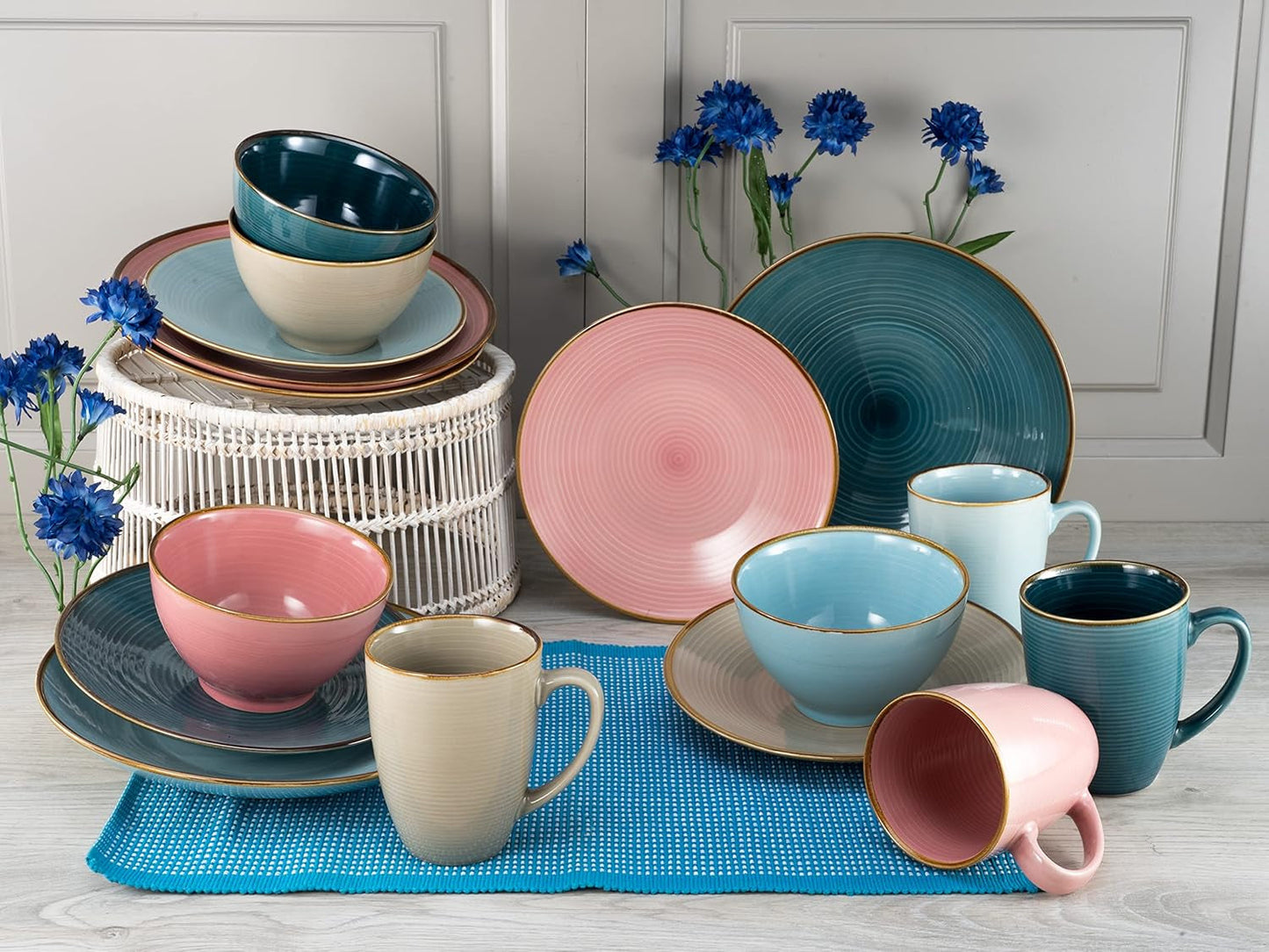 CreaTable, 22506, Serie COSY DAY, 16-teiliges Tafelservice für 4 Personen, Kombinationsservice aus Porzellan, spülmaschinen- und mikrowellengeeignet, hochwertige Herstellung