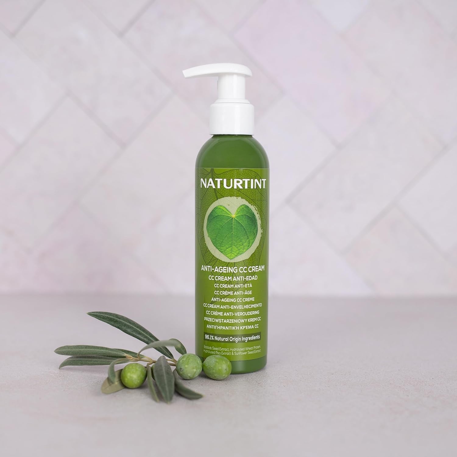 Natürliche Tönung CC-Creme. Haarmaske ohne Ausspülen. Für trockenes und strapaziertes Haar. Repariert und spendet Feuchtigkeit. 96 % natürliche Inhaltsstoffe. 200 ml Naty Shop Haarmaske
