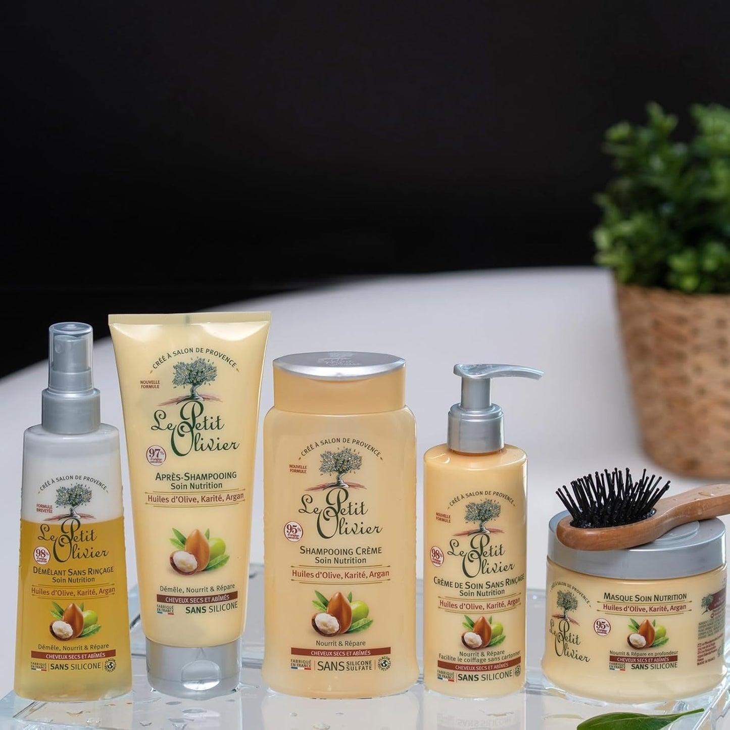 - Entwirrungsspray, Pflege, ohne Ausspülen und Silikon-, Oliven-, Shea- und Arganöle, entwirrt, repariert und pflegt - trockenes und strapaziertes Haar - 150 ml Haarentwirrungsprodukte Naty Shop