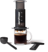 AeroPress Original Kaffee- und Espressomaschine, tragbare Kaffeemaschine auf Barista-Niveau mit Kammer, Kolben und Filtern, schnelle Kaffee- und Espressomaschine