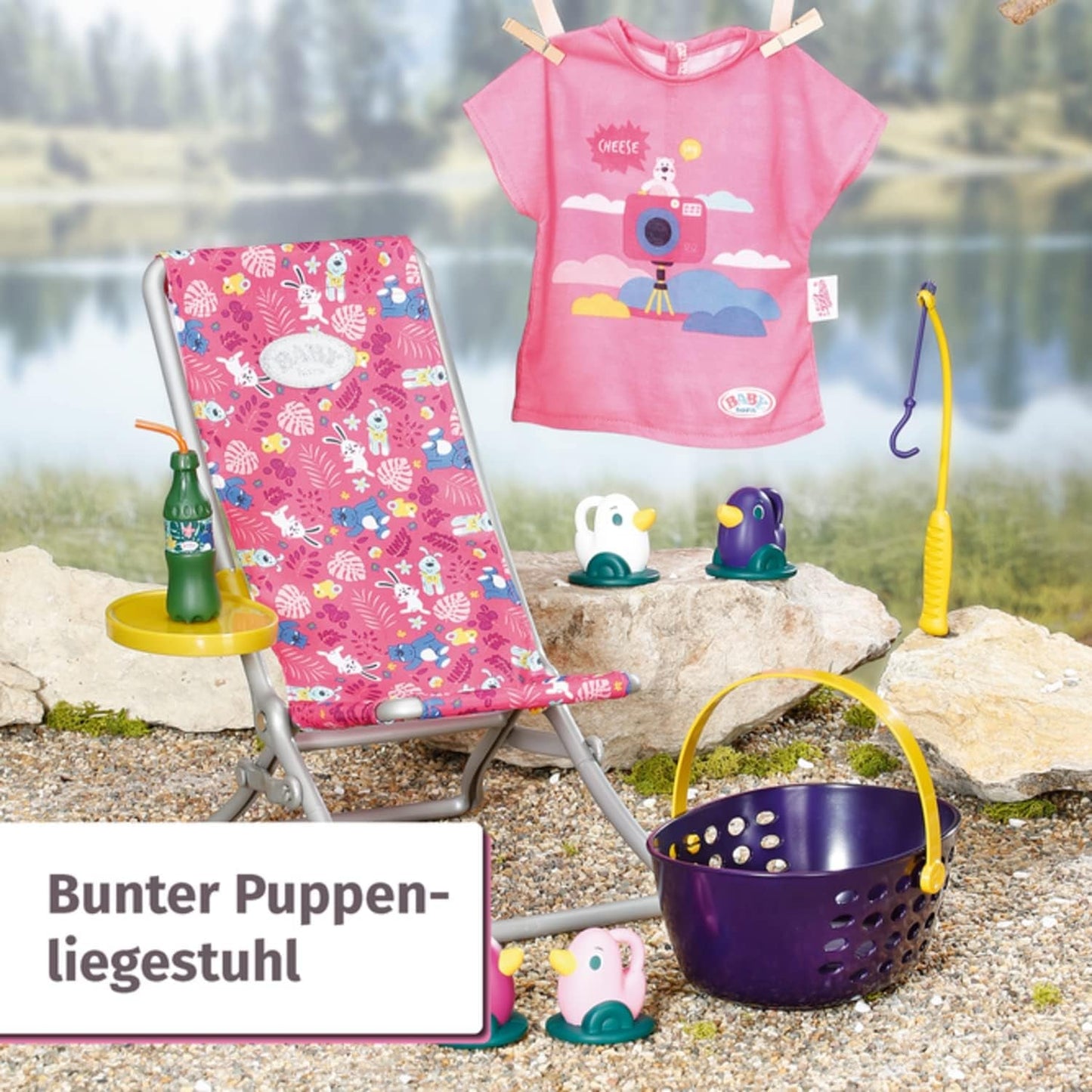 BABY born 832790 Weekend Fishing – Angelpuppen-Zubehörset mit lebendig bedruckter Liege, Beistelltisch, Glas, Korb, Entenküken und Angelrute sowie rosa langem Hemd, Pink