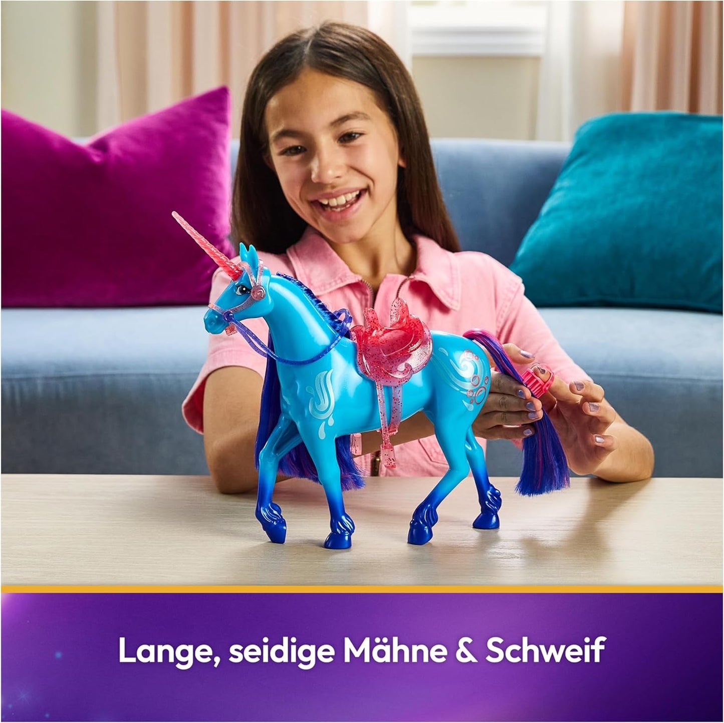 Unicorn River Einhorn-Akademie – 28 cm hohes, originales Isabel-Einhorn aus der Netflix-Serie, mit echter Mähne und Schweif, abnehmbarem Zaumzeug und Sattel sowie Bürste, für Kinder ab 4 Jahren