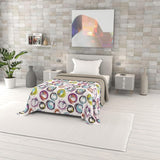 Fantasiebedruckte Sommerdecke, Polyesterfüllung, Blütenblätter, 260 x 270 cm. Bettdecken und Steppdecken Naty Shop Cerchi Astratti 170 x 270 cm