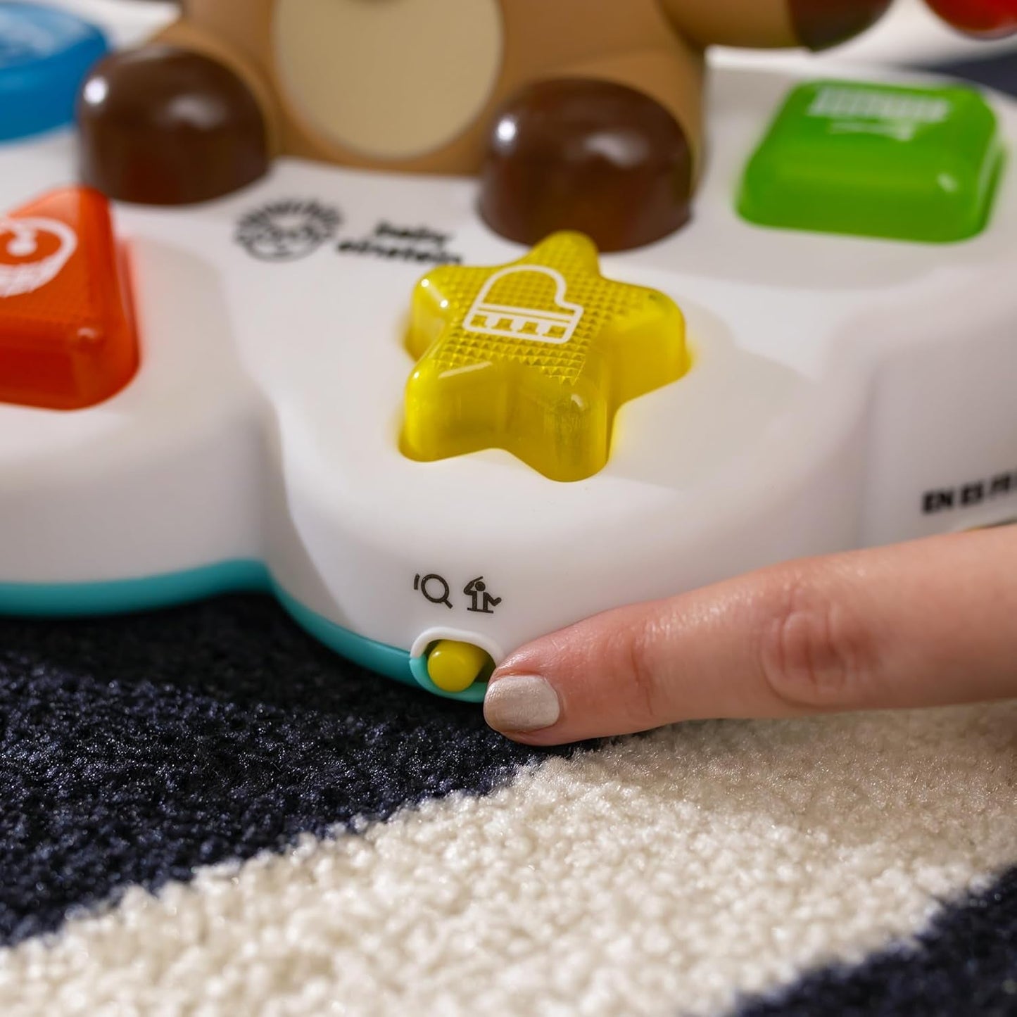 Baby Einstein, Drum & Learn Dean Musikalisches Lernspielzeug – Multisensorisches Babyspielzeug, 2 Spielmodi, Farben, Formen und Instrumente, über 50 Geräusche, ab 6 Monaten Babyspielzeug Naty Shop