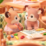 Sylvanian Families 5800 Hirschzwillinge, Tierfiguren-Spielset, Waldtierfiguren, Spielzeug für Kinder ab 3 Jahren