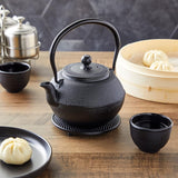 Juvale Japanisches Teeservice mit Teekanne aus Gusseisen (1200 ml), Untertasse und 2 Tassen, Teeservice im Tetsubin-Stil, Schwarz
