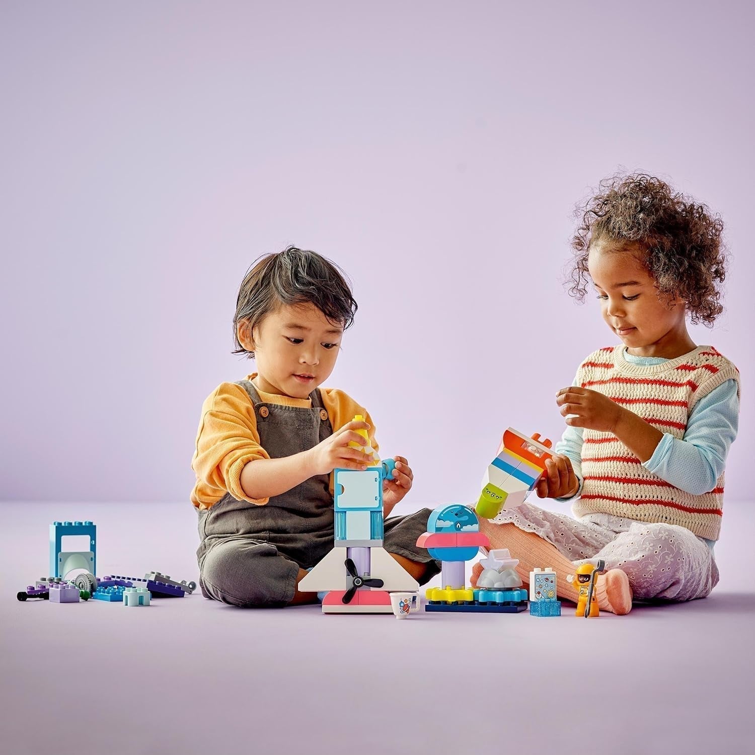 LEGO DUPLO 3-in-1 Space Shuttle, jede Menge Abenteuer, Weltraumset, Raketenspielzeug für Kinder, wissenschaftliches Bauspielzeug, frühe motorische Fähigkeiten, Geschenk für 3-Jährige, 10422 Bausets. Beuche den LEGO-Store