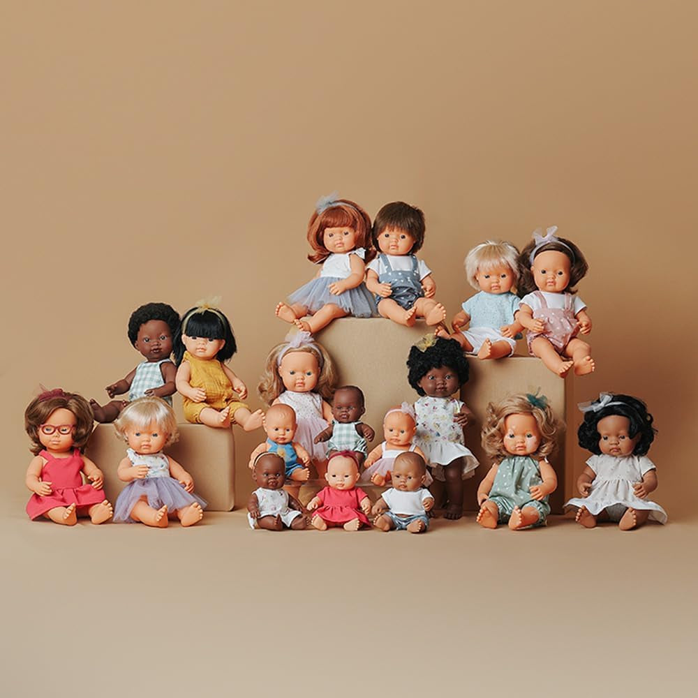 Miniland-Puppe, 38 cm, asiatisches Mädchen. Hergestellt in Spanien. Anatomisch korrekt. Sammlung „Mein Freund und ich“.