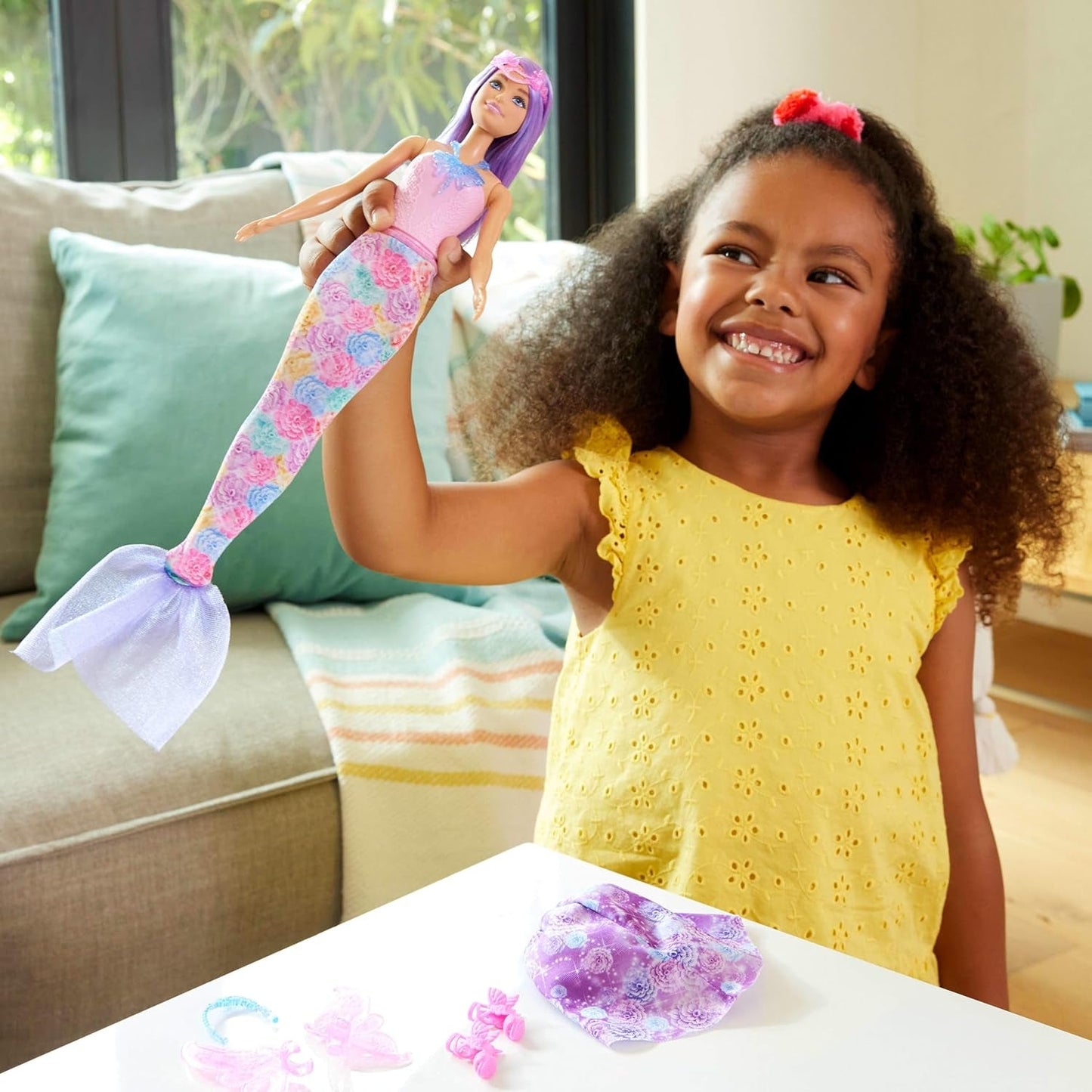 Barbie-Puppen-3-in-1-Spielset mit 8 Zubehörteilen, darunter Meerjungfrauenschwanz, Feenflügel, königliche Halsketten, Schuhe und mehr für mehr als 10 verschiedene Looks, JCP74