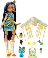 Monster High Cleo De Nile-Puppe in goldener Bluse und Lagenrock, inklusive Cobra Hissette-Haustier und Zubehör wie Rucksack, Snack und Papierrolle, HXH74 Naty Shop Dolls Mumien-Modepuppe