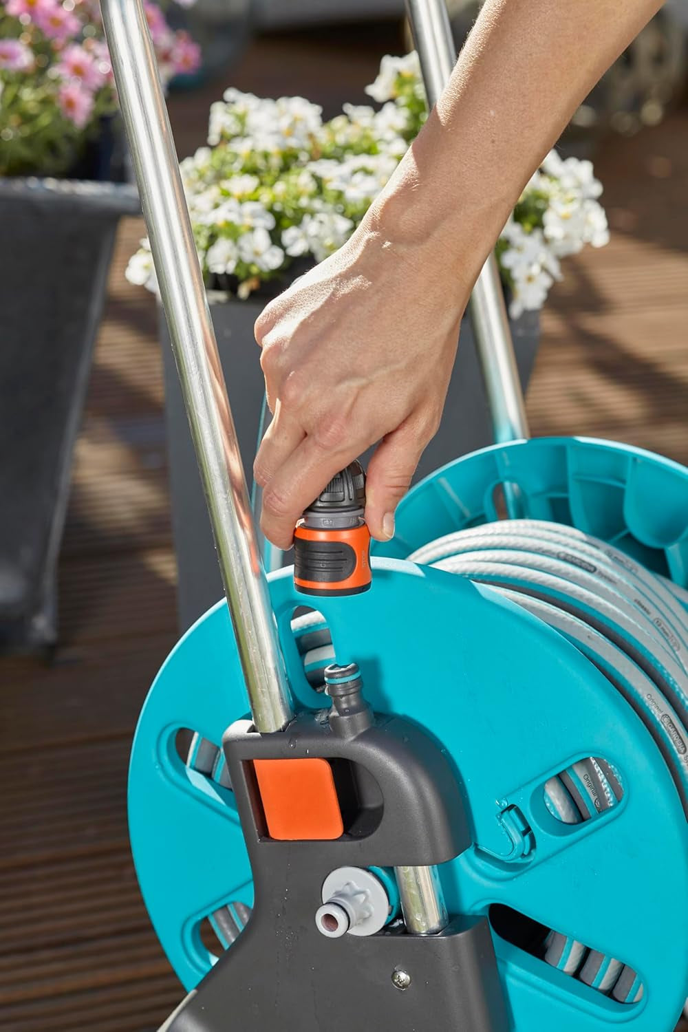 Gardena CleverRoll S Schlauchwagen-Set, Schlauchhalter mit Schlauch, Systemteile, Sprühdüse (18502-20)