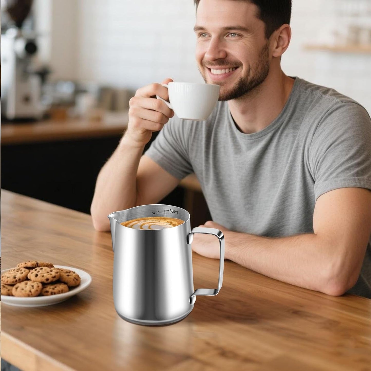 Milchbecher, 350 ml, Milchbecher aus Edelstahl mit Messmarkierung, Barista-Zubehör, Milchbecher für Cappuccino, Espresso, Latte Art, Kaffeeliebhaber, Silber, 355 ml
