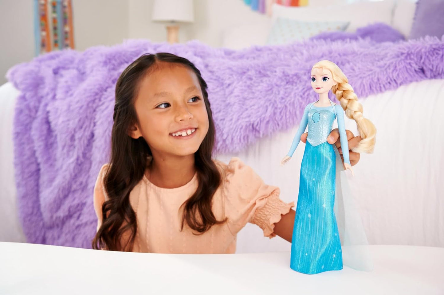 Mattel Toys Disney Frozen Elsa singende Puppe im ikonischen Outfit, singt „Let It Go“ aus dem Disney-Film in Englisch, Französisch, Deutsch, Italienisch, JDL58