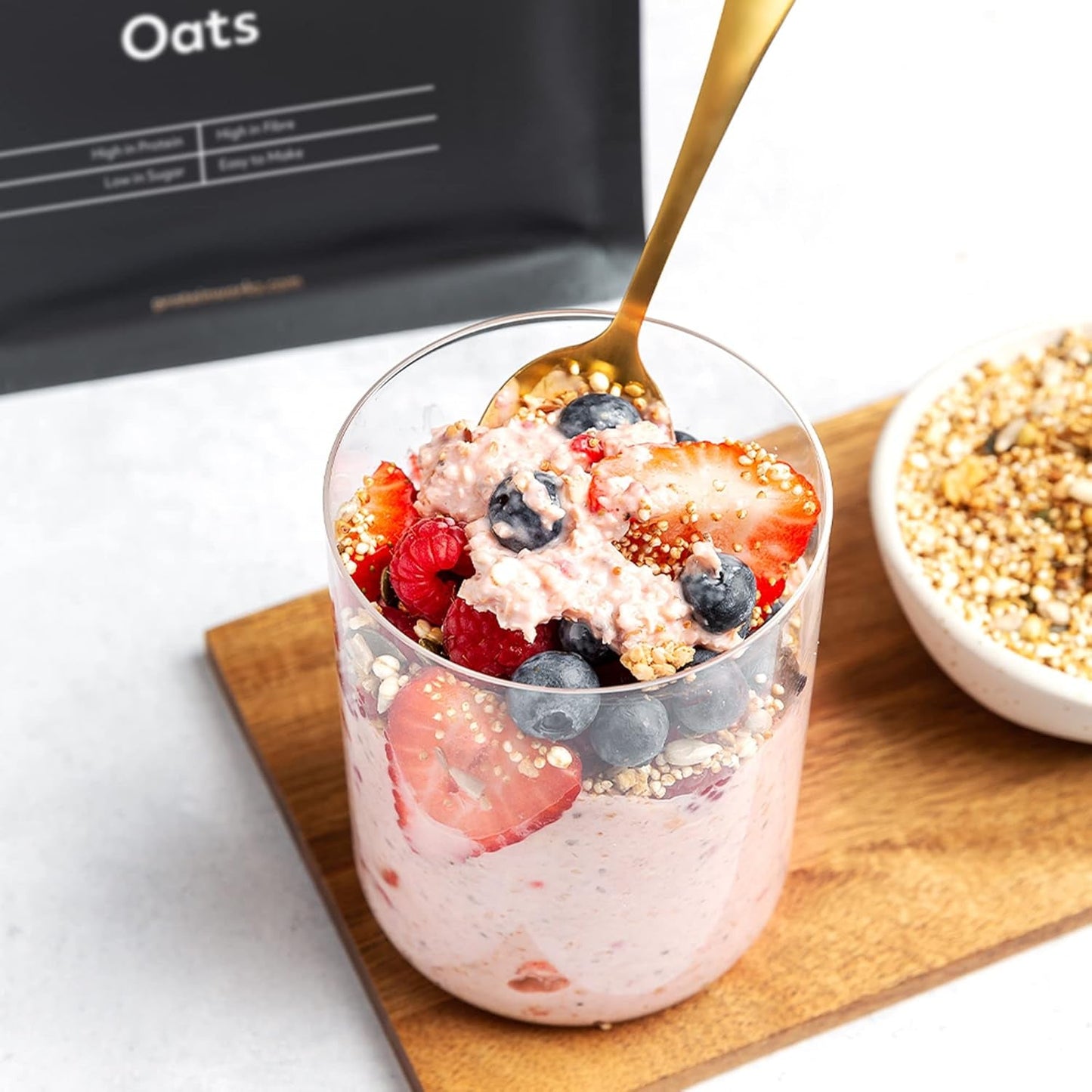 Overnight Oatmeal mit Protein | Dunkle Schokolade und Himbeere | Proteinreiches Frühstück | Zuckerarmer Snack | Haferflocken mit niedrigem GI | 500g