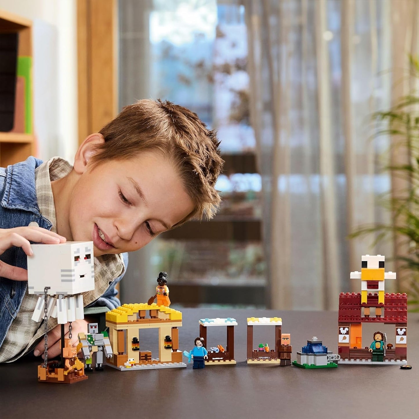 LEGO Minecraft Ghast Balloon Attack – Gamer-Spielzeug für Kinder – Videospiel-Bauset mit Haus, Huhn und Golem – Film-Merchandise für Jungen ab 10 Jahren – 21273 Bausets. Beuche the LEGO-Store
