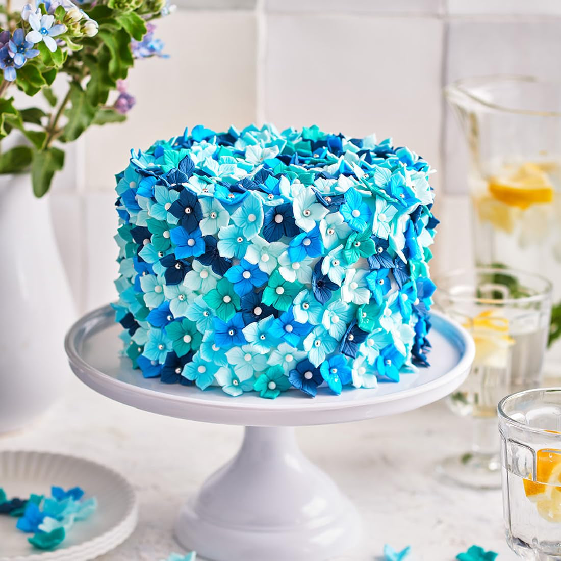 FunCakes Baby Blue Rollfondant: Einfach zu verwenden, glatt, flexibel, weich und biegsam, perfekt zum Dekorieren von Kuchen, halal, koscher und glutenfrei. 1 kg Naty Shop Zuckerpaste