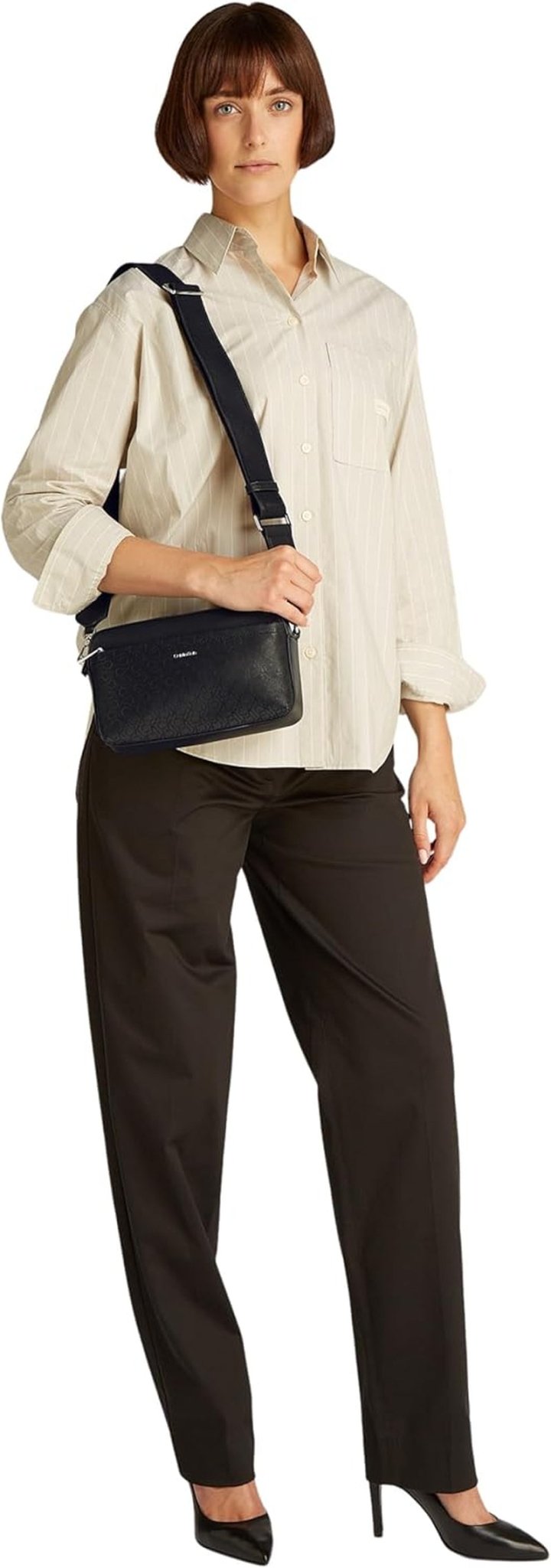 Calvin Klein Damen Umhängetasche Must Camera Bag Mono Wide Shoulder Strap, Schwarz (Ck Black), Lebensgroße Damentaschen Naty Shop