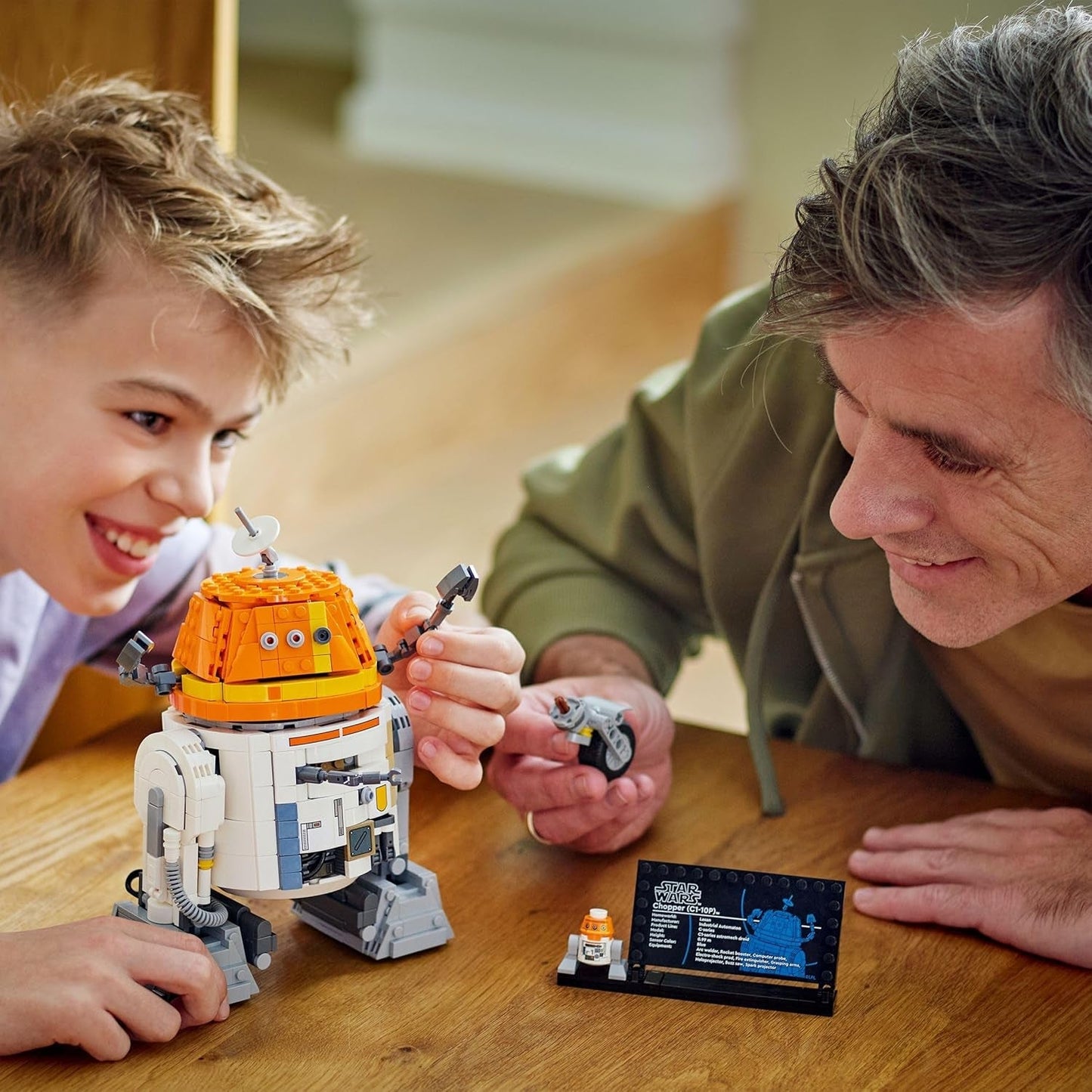 LEGO Star Wars Figur 75416 Ahsoka Astromech Droid Chopper (C1-10P) – Spielzeug mit beweglichem Kopf, abnehmbaren Armen und zentralem Rad – Geschenk für Ahsoka-Fans, Jungen und Mädchen ab 10 Jahren. Bausets. Besuchen Sie den LEGO-Store
