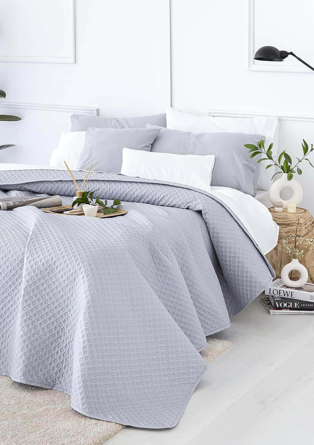 Todocama Fine Boutique Tagesdecke mit Piqué-Muster, für Frühling, Sommer, Herbst und Winter, 100 % superweiche Mikrofaser, Multifunktionsdecke, 140/150/160–250 x 260 cm, hellgrau. Betten und Decken Beuche den Todocama-Store