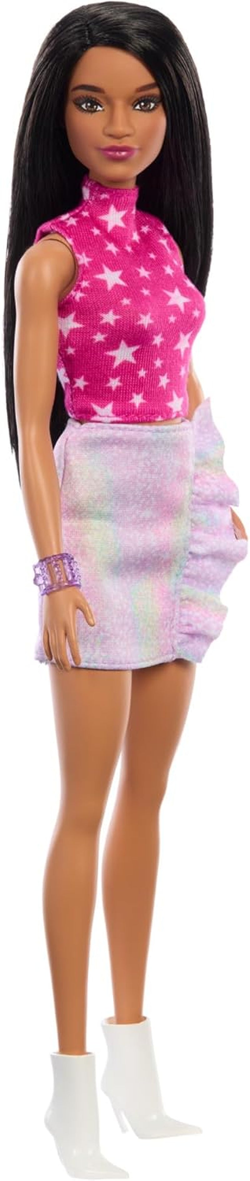 Barbie Fashionistas Puppe Nr. 215 mit glattem schwarzem Haar, rosafarbener Bluse mit Sternenmuster und schillerndem Rock, Modepuppe zum 65-jährigen Jubiläum, HRH13