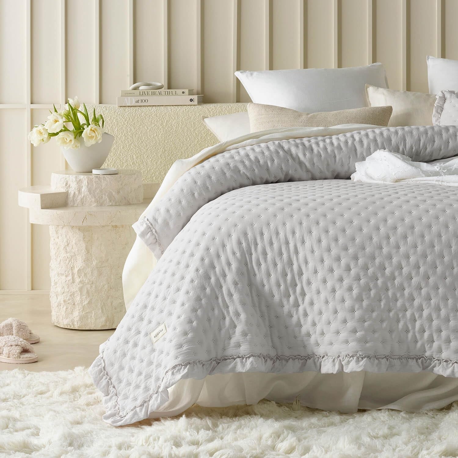 Molly Elegante Tagesdecke in Puderrosa 170 x 210 cm. Vielseitige Tagesdecke als Tagesdecke oder Sofa. Überwurfdecke für Bett und Sofa. Deckenstil. Ideal als Tagesdecke. Betten und Decken. Besuche den ROOM99-Store. Hellgrau 240 x 260