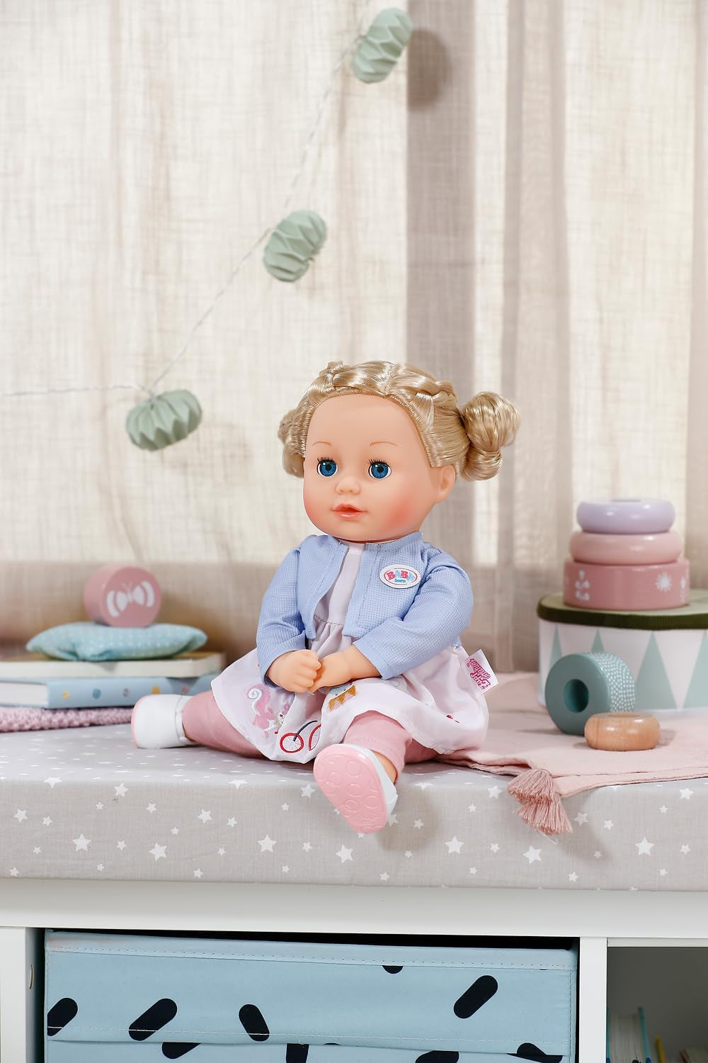 BABY born Sophia Rose – 36 cm große weiche Puppe – Puppe mit hochwertigen blonden Haaren und schläfrigen Augen – Geeignet für Kinder ab 1 Jahr