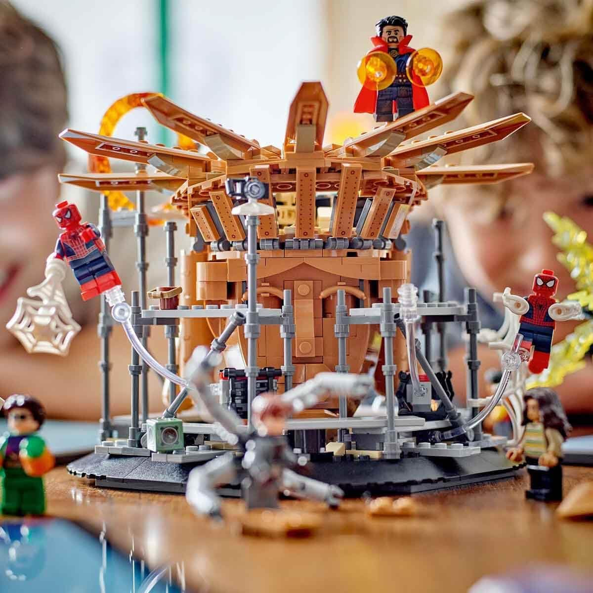 LEGO 76261 Marvel Spider-Mans großer Showdown, Spider-Man: No Way Home, Set mit 3 Minifiguren Peter Parker plus Green Goblin, Electro, Sandman, Ned, Doctor Strange und MJ, Sammelmodellbausätze Besuchen Sie den LEGO-Store