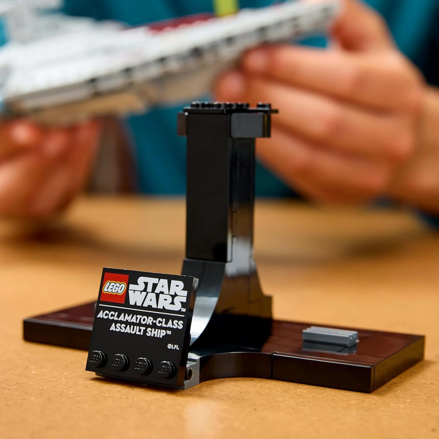 LEGO Star Wars 75404 Angriffsschiff der Acclamator-Klasse aus „Angriff der Klonkrieger“ – Raumschiff zum Sammeln, Bauen und Ausstellen – Fantasy-Bauset – Geschenk für Erwachsene und Teenager-Fans. Bausets Besuchen Sie den LEGO-Store