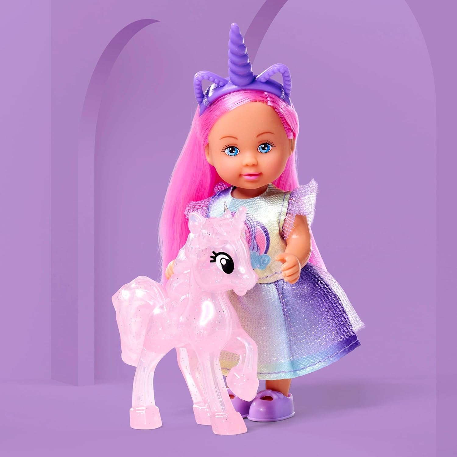Simba Evi Love Einhorn-Spielpuppe trägt ein süßes Einhornkleid mit passendem Stirnband, inklusive Einhorn mit Stall, Äpfeln und einer Trinkflasche, 12 cm, ab 3 Jahren
