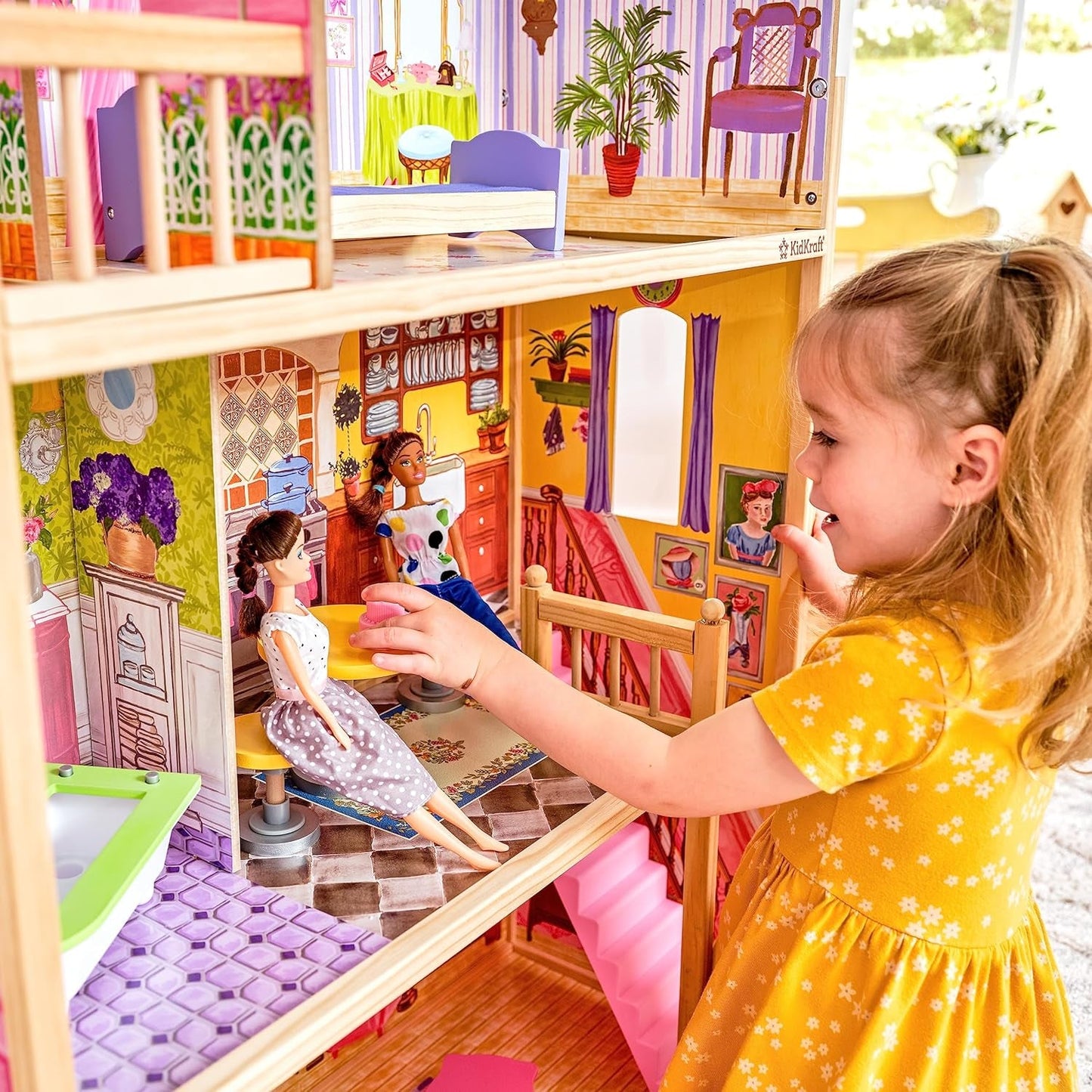 KidKraft Kayla Holzpuppenhaus mit Möbeln und Zubehör, 3-stöckiges Spielset für 30-cm-Puppe, Spielzeug für Kinder ab 3 Jahren, 65092 – Exklusiv bei Amazon