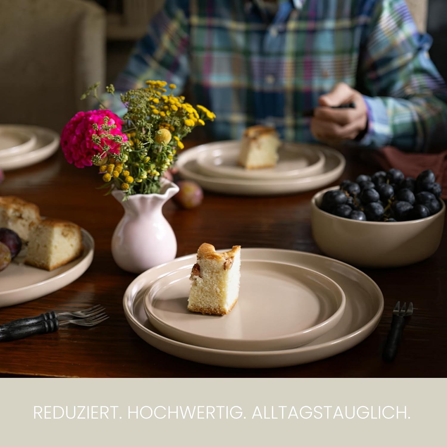 Feinsteinzeug-Geschirrset für 6 Personen, 18-teilig – stärker und kratzfester als Teller und Schüsseln aus Steingut, glänzendes Beige | Das Geschirrset umfasst 6 Speiseteller, 6 Dessertteller und 6 Schüsseln –