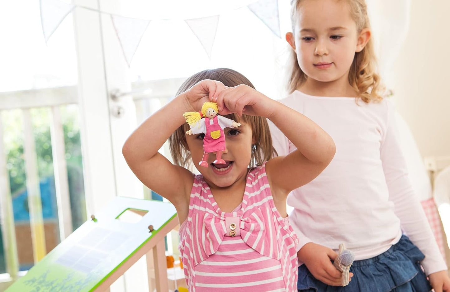 Hape Doll Family Preisgekröntes Puppenfamilienset Einzigartiges Puppenhauszubehör aus Holz Fantastisches Spiel 6 Puppenfamilienmitglieder Naty Shop Dolls