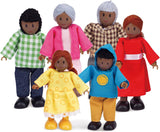 Hape Doll Family – 6-teiliges Puppenhaus-Zubehörset aus dunklem Leder mit Holz- und Stofffiguren, Rollenspiel, Lernspielzeug, interaktives Lernspielzeug für Kinder ab 3 Jahren