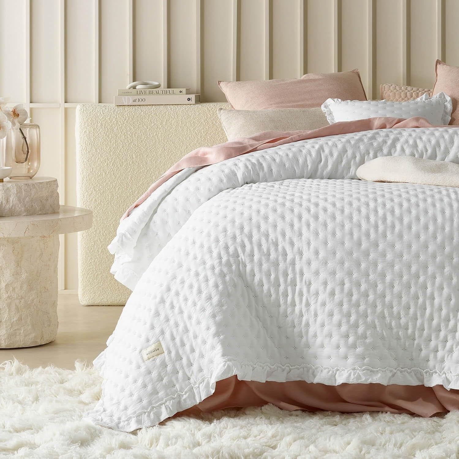 Molly Elegante Tagesdecke in Weiß 220 x 240 cm. Vielseitige Tagesdecke als Tagesdecke oder Sofaüberwurf. Überwurfdecke für Bett und Sofa. Deckenstil. Ideal als Tagesdecke. Betten und Decken. Besuchen Sie den ROOM99-Store. Weiß 220 x 240