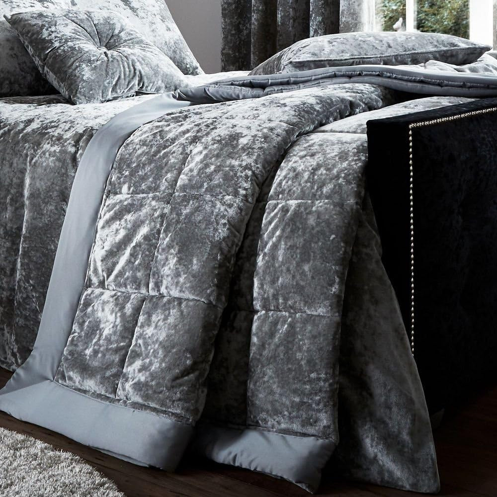 Catherine Lansfield – Doppelte Tagesdecke aus Pannesamtimitat – Polyester, Polyester, Silber, 53 x 23 x 53 cm. Catherine Lansfield silberne Betten und Decken 53 x 23 x 53 cm