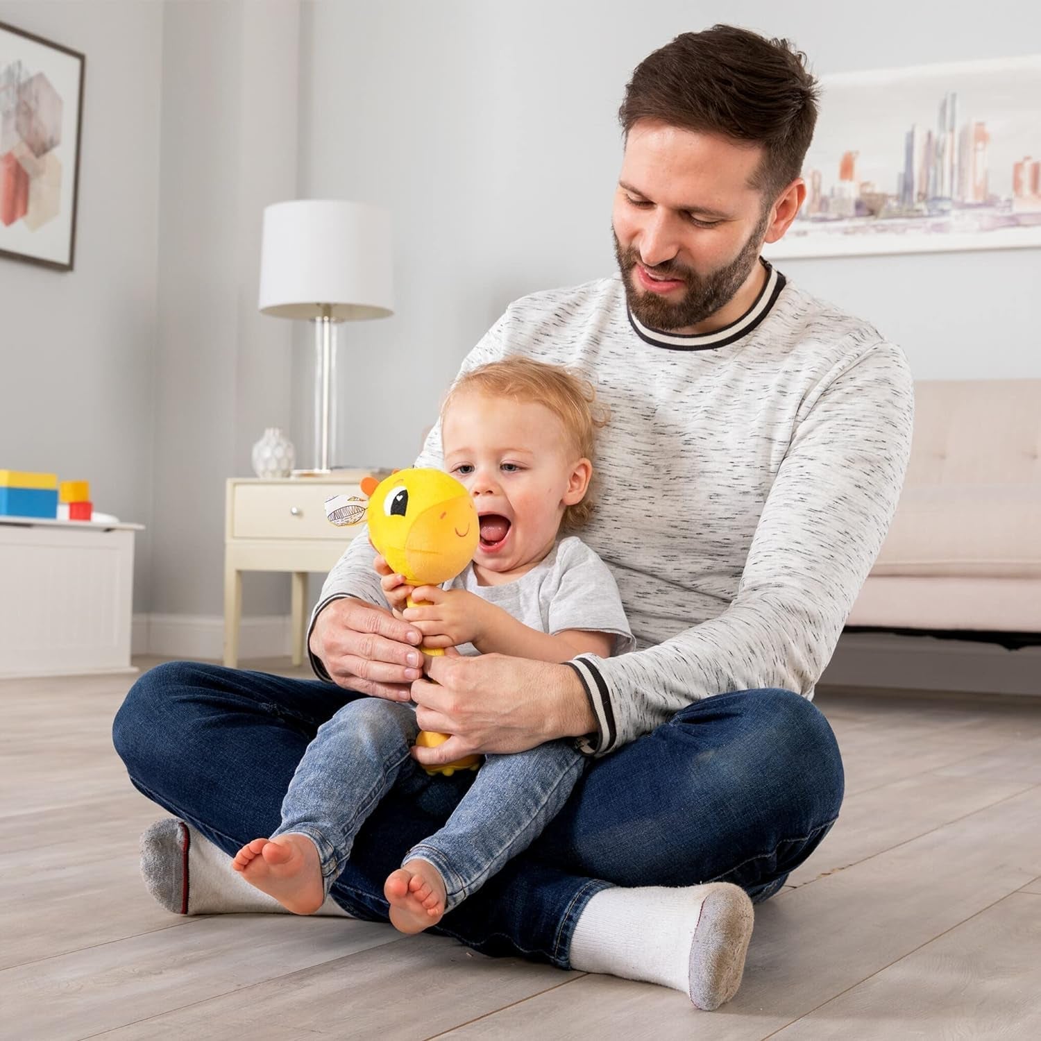 Lamaze L27471 Verrückte Giraffe, Spielzeug für Neugeborene, farbiges Baby-Sensorspielzeug, Geschenk für frischgebackene Eltern, Entwicklungsspielzeug für Jungen und Mädchen ab 12 Monaten. Babyspielzeug Naty Shop