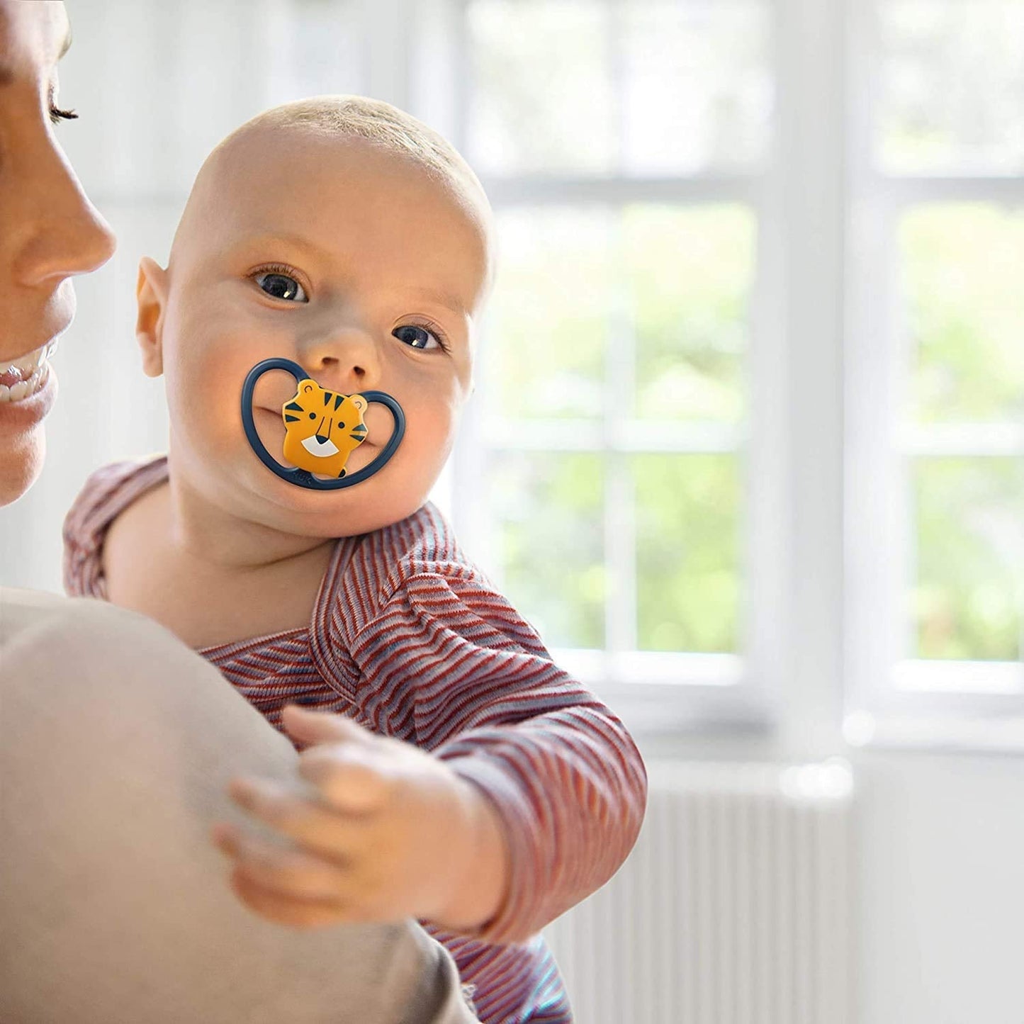 NUK Space Baby Schnuller 6–18 Monate, extra große Öffnungen für empfindliche Haut, BPA-freies Silikon, Zebramuster, 2er-Pack