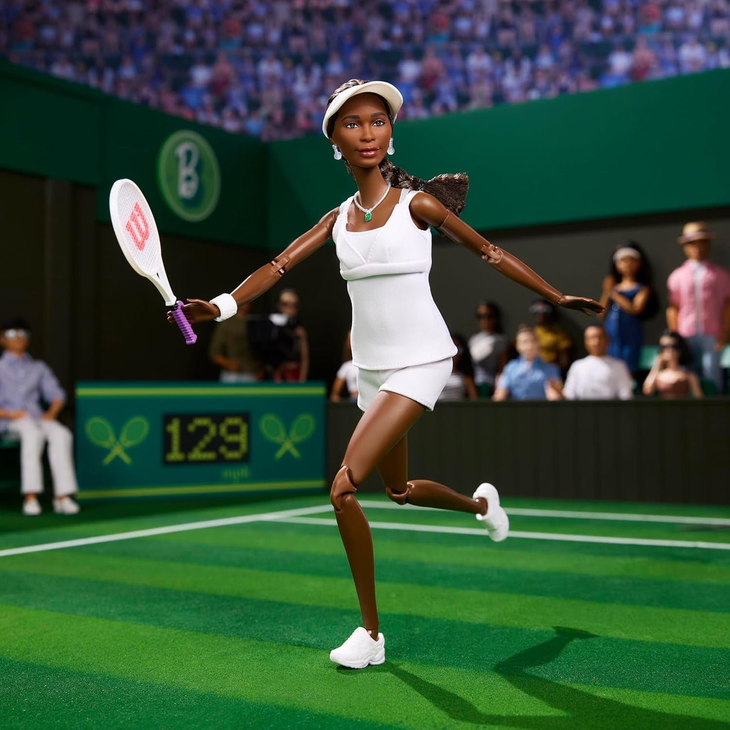 Barbie Inspiring Women Series Venus Williams Modepuppe mit signierter Uniform und Tennisschläger inklusive Präsentationsbox HRM49