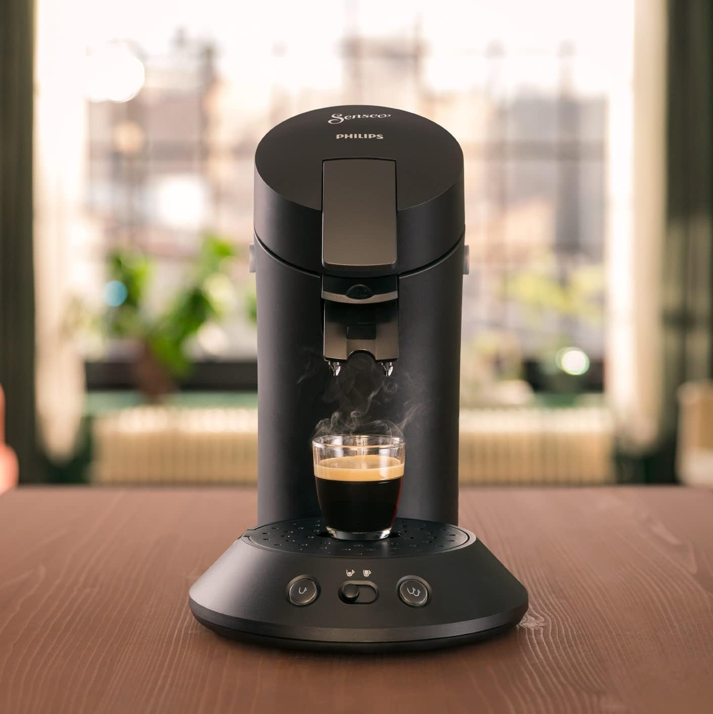 PHILIPS Original Plus Eco Kapsel-Espressomaschine, Auswahl der Kaffeeintensität, Coffee Boost-Technologie, 80 % recycelter Kunststoff*, 45 % reduzierter Energieverbrauch**, 2 Tassen gleichzeitig, Piano Black (CSA210/22)