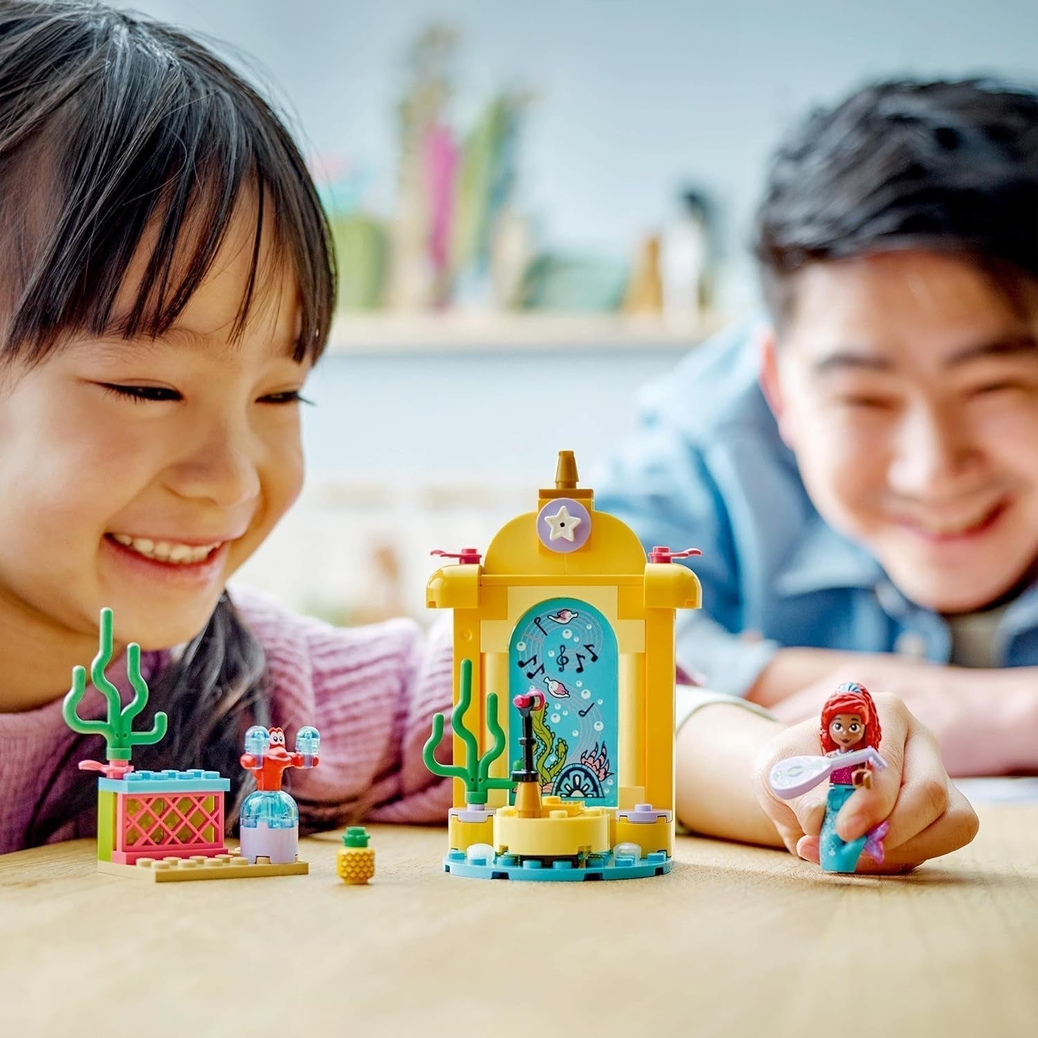 LEGO – Disney Princess Arielles musikalische Bühne, Bauspielzeug für Kinder mit 2 Figuren, Geschenkidee für Mädchen und Jungen ab 4 Jahren und TV-Serien-Fans, Kinderspielzeug 43235, Bausets. Beuche den LEGO-Store