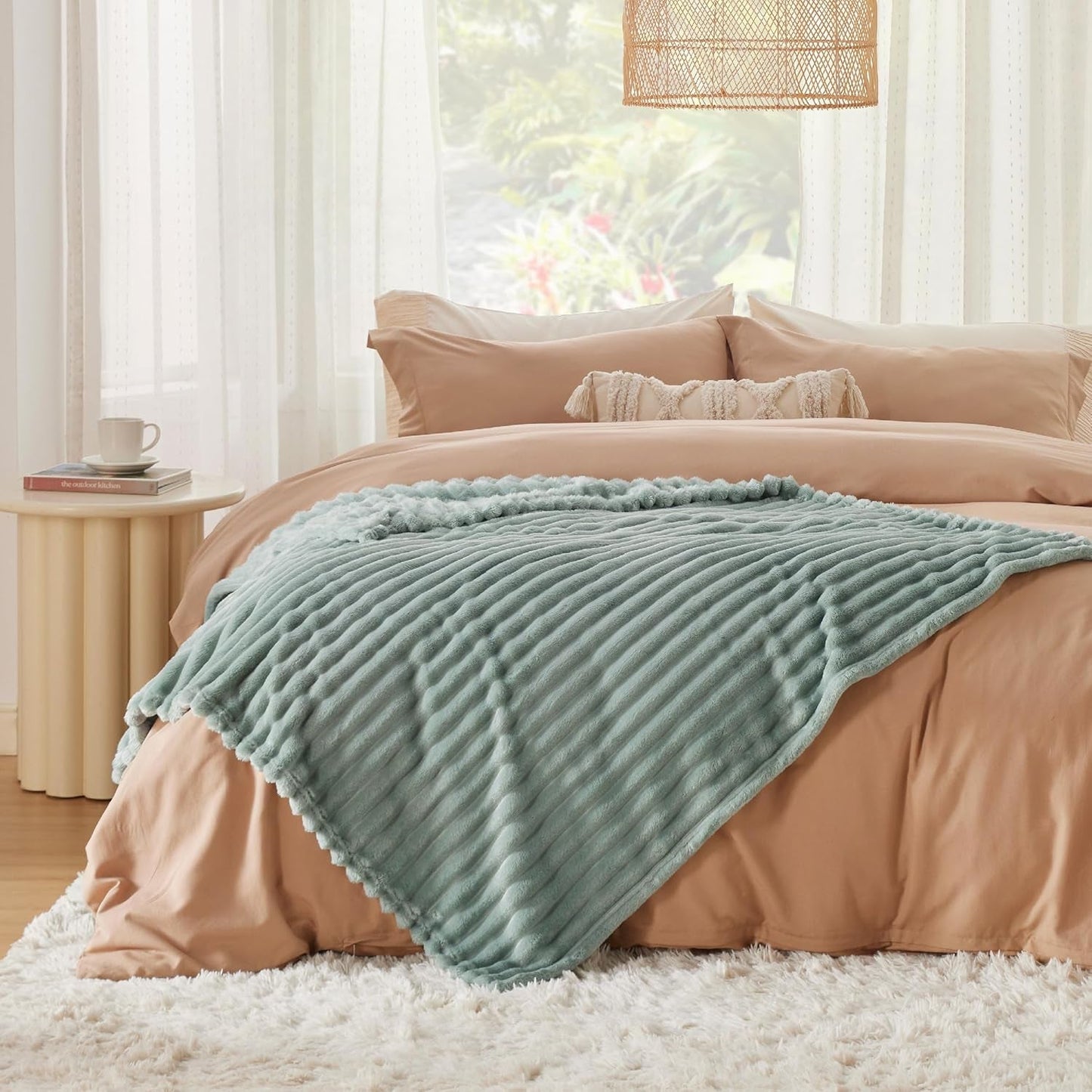 BEDSURE Salbeigrüne Fleece-Überwurfdecke für Sofa – superweiche, gemütliche Decken für Frauen, süße kleine Decke für Mädchen, 127 x 152 cm große Betten und Decken. Beuche den BEDSURE-Store