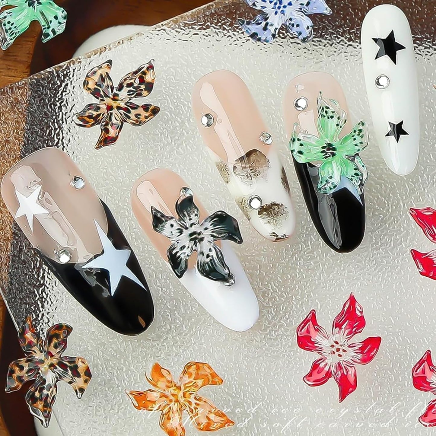 50 Stück 3D-Blumen-Nagel-Charms, 3D-Gel-Nagelkunst, Nagel-Charms, bunter Sommerschmuck, DIY-Nagelzubehör, geprägte Hibiskusblüten-Kristalle, Farbverlaufs-Nagelkunst für Frauen