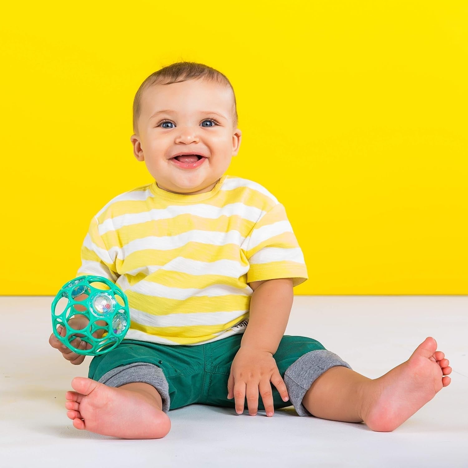 Bright Starts Little Shakers 6-teiliges Geschenkset – Babyrasseln und Beißringe, BPA-frei, leicht zu fangen, Unisex für Neugeborene+
