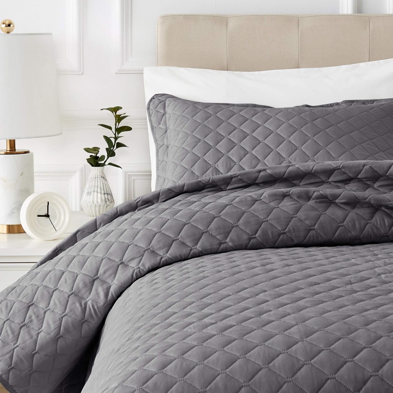 Übergroße Bettdecke mit Relief von Amazon Basics, 170 x 210 cm, dunkelgraues Rautenmuster. Betten und Decken. Besuchen Sie den Amazon Basics-Store 220 x 240 cm