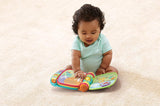 VTech Baby Adventure Spieltisch – Bunter Spieltisch für Babys mit 6 Spielfeldern und interaktiven Elementen & Baby My First Song Book. 6-seitiges buntes Buch und bewegliche Elemente zum Spielen. Bebe Toys Naty Shop