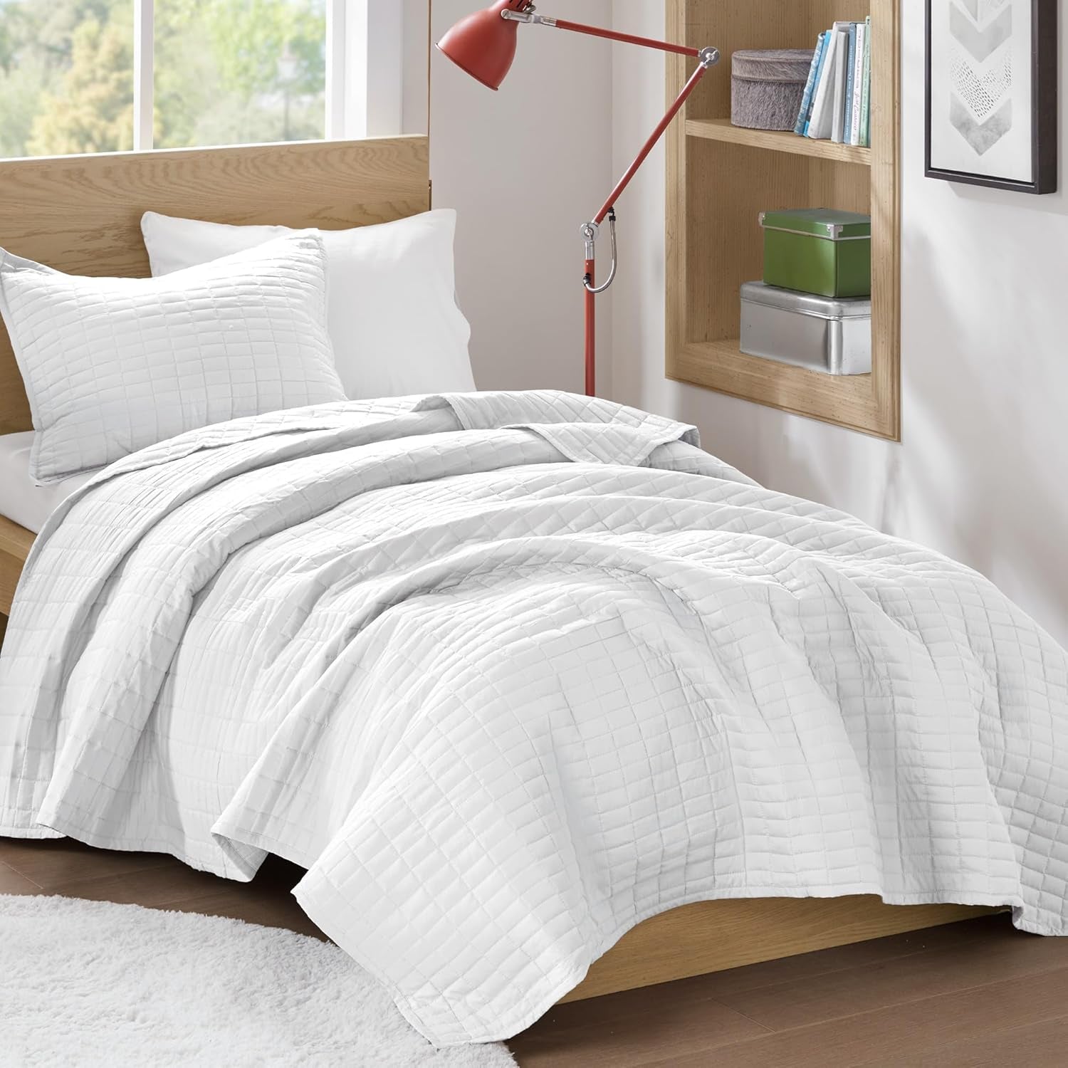 Comfort Spaces Kienna Steppdecken-Set, luxuriöse Doppelnaht-Sommerdecke, leichte, weiche Ganzjahresbettwäsche, passender Kissenbezug, weiße King-Size-Decke (264,2 x 228,6 cm), Naty Shop Quilts & Quilts Garden, weiße/opulente Bettdecke, Twin/Twin XL (66" x 90")