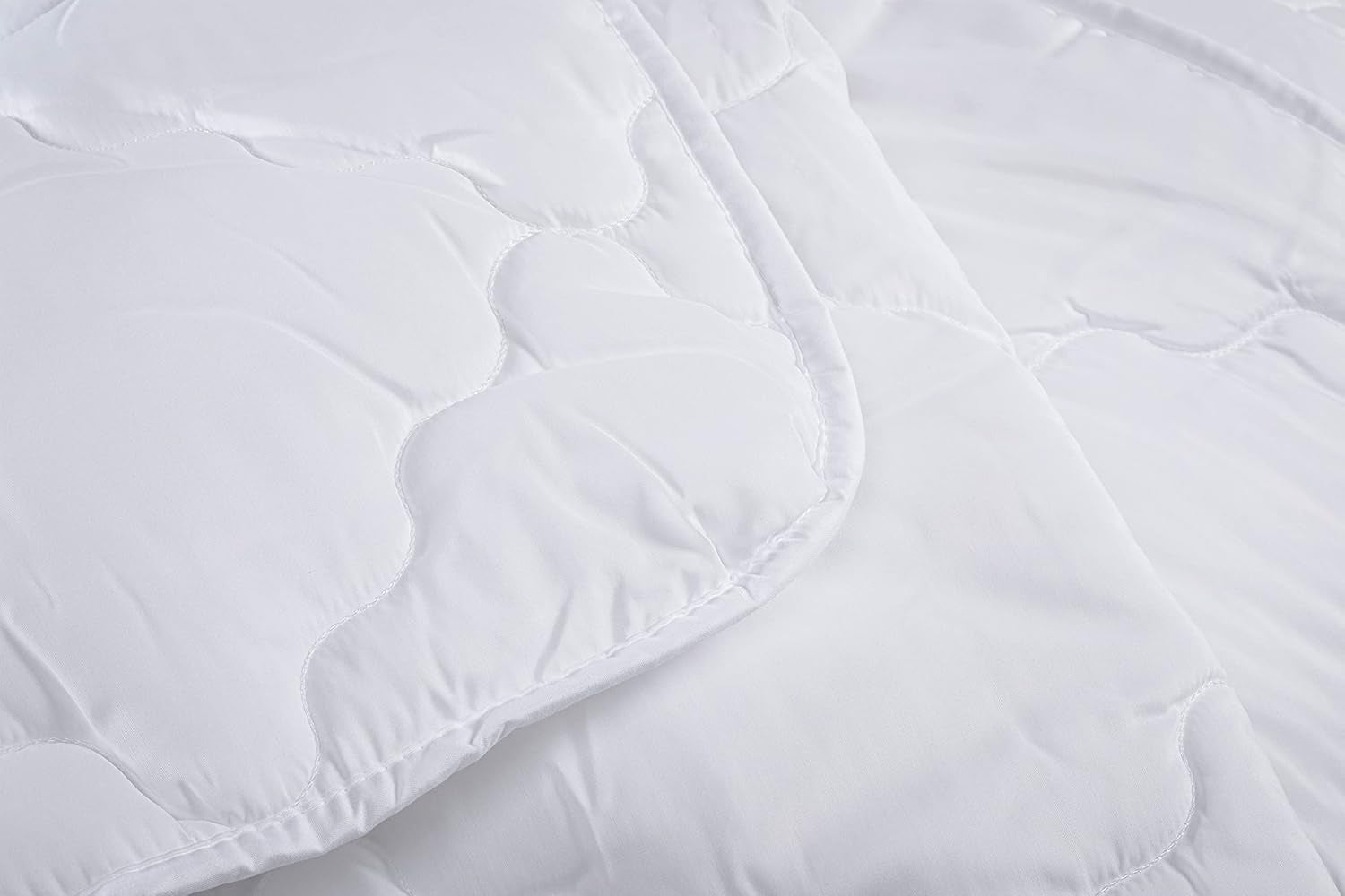V.I.P. Very Important Pillow Daunendecke für den Winter, Klasse 1 zugelassen, 100 % Polyester, Silikon, Pappe, 155 x 205 cm, Größe 300, weiß Steppdecken und Steppdecken Naty Shop