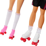Barbie Fashionistas-Set mit 2 Modepuppen und 6 Accessoires, Barbie- und Ken-Rollschuh-Modepuppen, Sammelfiguren zum 65-jährigen Jubiläum, HXK90