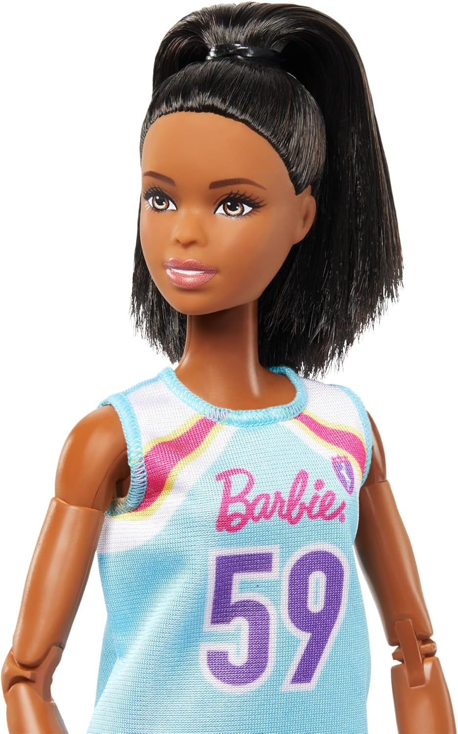 Barbie Made to Move-Puppe und Zubehör, brünette Basketballspielerin mit abnehmbarem Sportkleid und Ball, 22 bewegliche Gelenke, HKT74
